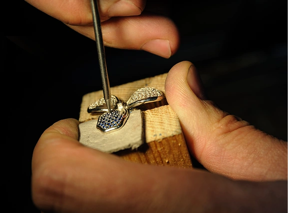 Karigar setting stones into a jewellery piece